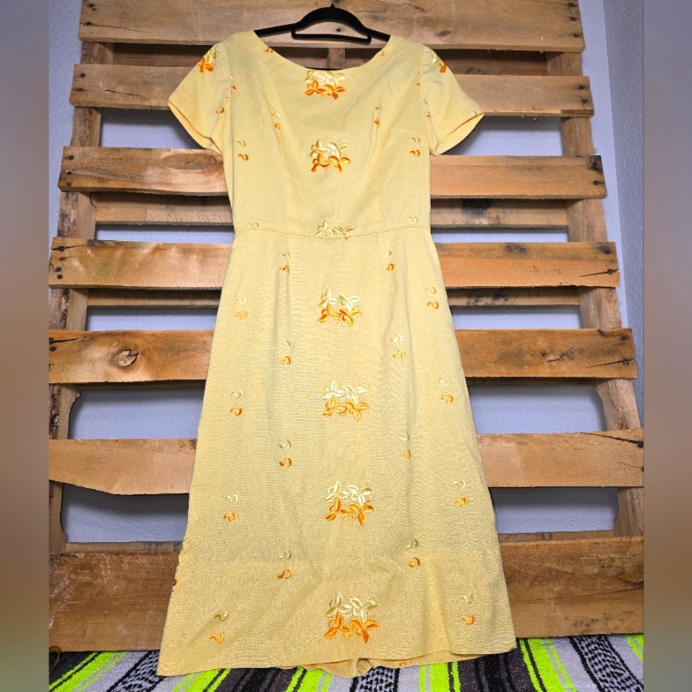 Vintage 50s/60s Elegant Yellow Floral Dress Size:M/L